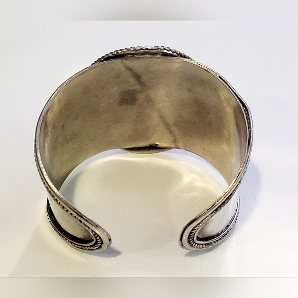 Vintage Silvertone Cuff Bracelet - Picture 7 of 9